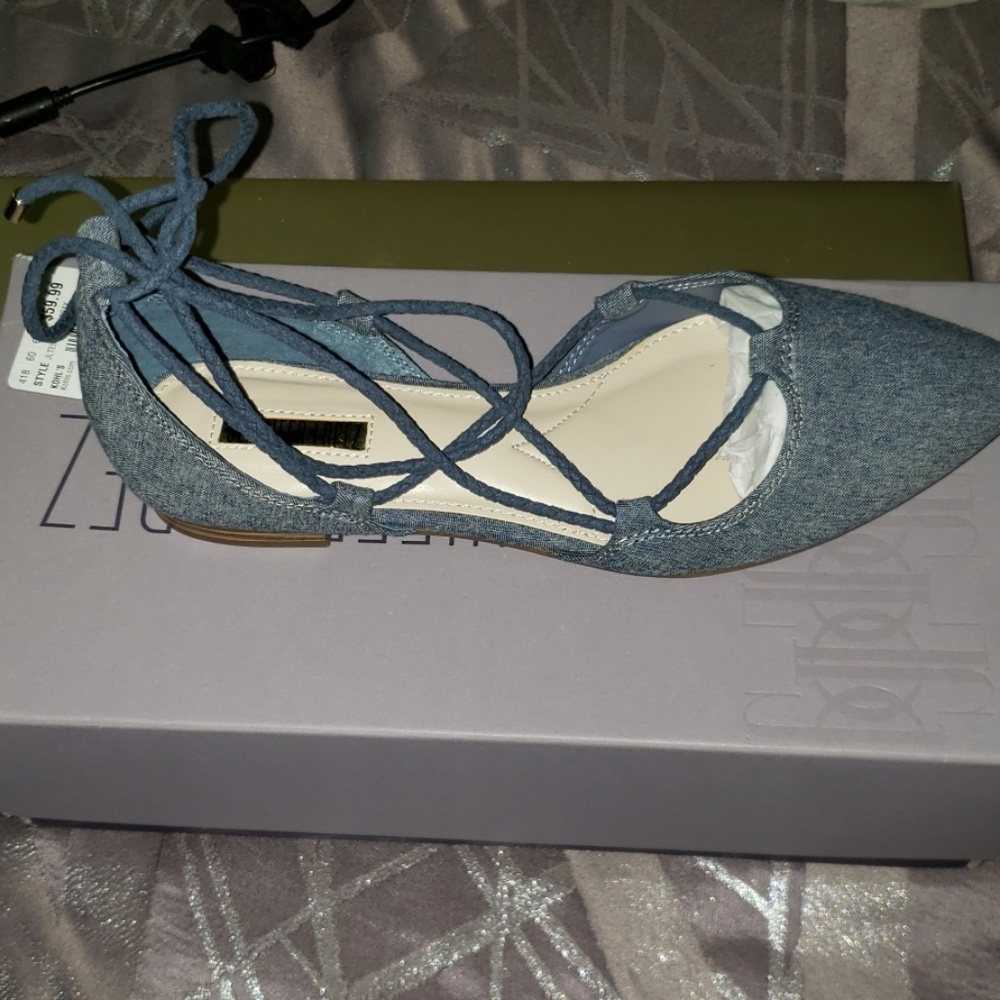 Jennifer Lopez Tessa Chambray flats